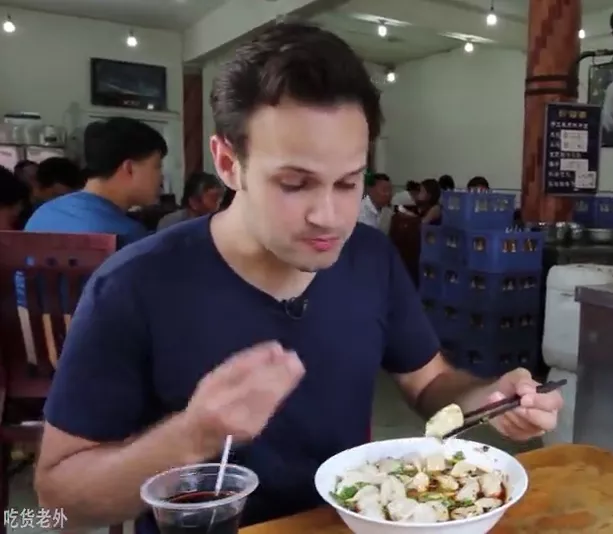 看各地美食小吃学地道英语之西安 Sour Soup Dumplings 酸汤饺子 J样学英语成人英语品牌no 1